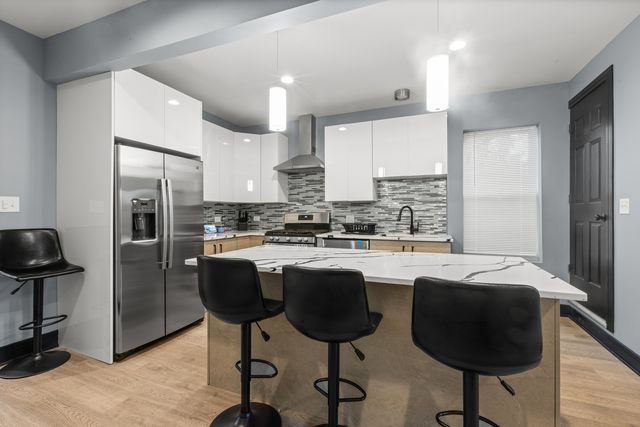 10812 S VINCENNES Avenue, Chicago, IL 60643