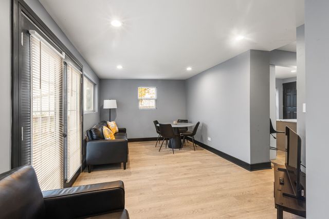 10812 S VINCENNES Avenue, Chicago, IL 60643