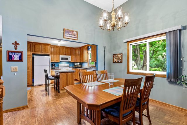 4261 Dunrovin Lane, Eagan, MN 55123