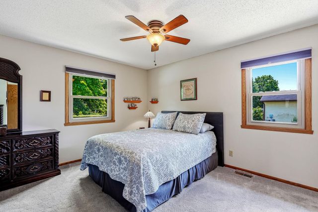 4261 Dunrovin Lane, Eagan, MN 55123