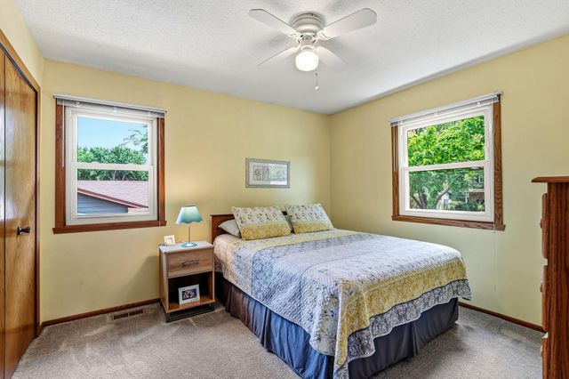 4261 Dunrovin Lane, Eagan, MN 55123