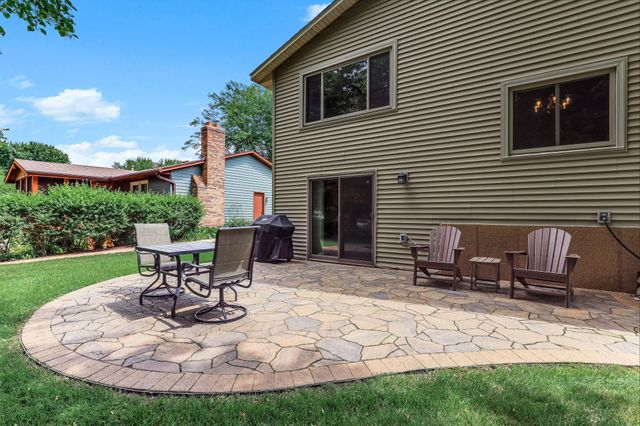4261 Dunrovin Lane, Eagan, MN 55123