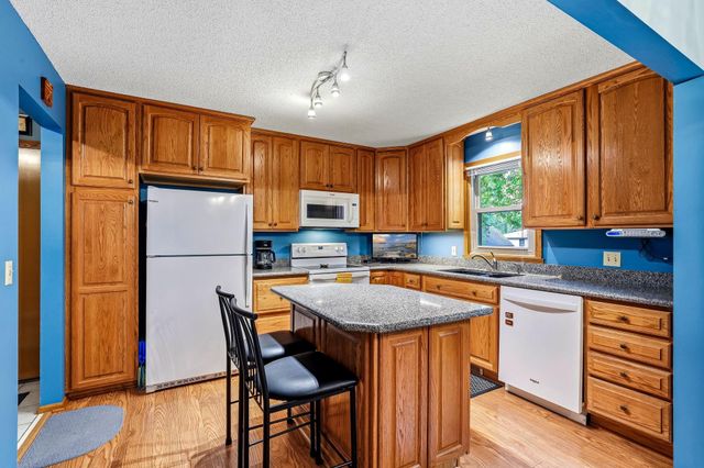 4261 Dunrovin Lane, Eagan, MN 55123