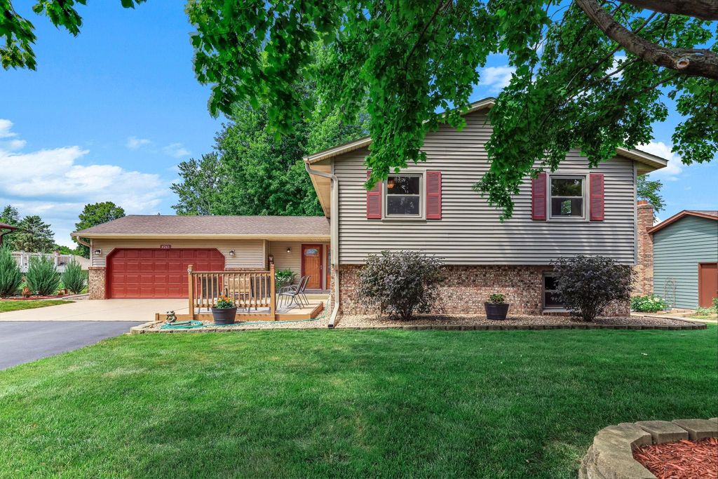 4261 Dunrovin Lane, Eagan, MN 55123