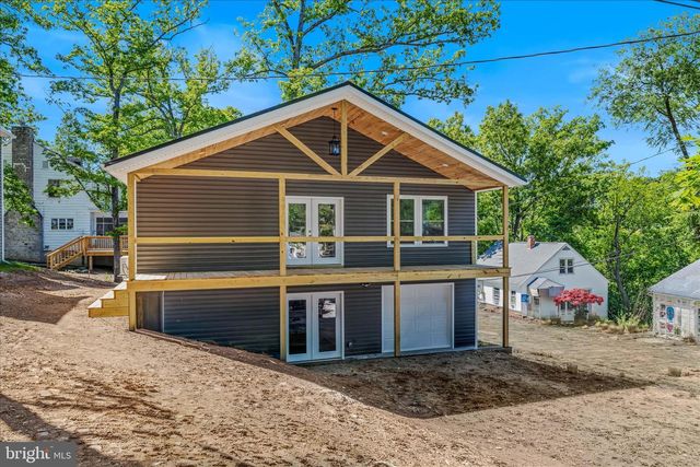 21 HILLTOP STREET, Berkeley Springs, WV 25411