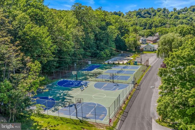 21 HILLTOP STREET, Berkeley Springs, WV 25411