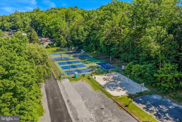 21 HILLTOP STREET, Berkeley Springs, WV 25411