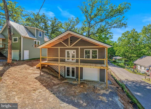 21 HILLTOP STREET, Berkeley Springs, WV 25411