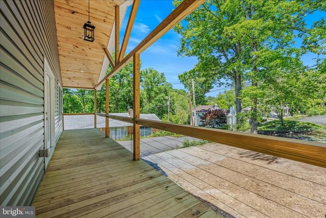 21 HILLTOP STREET, Berkeley Springs, WV 25411