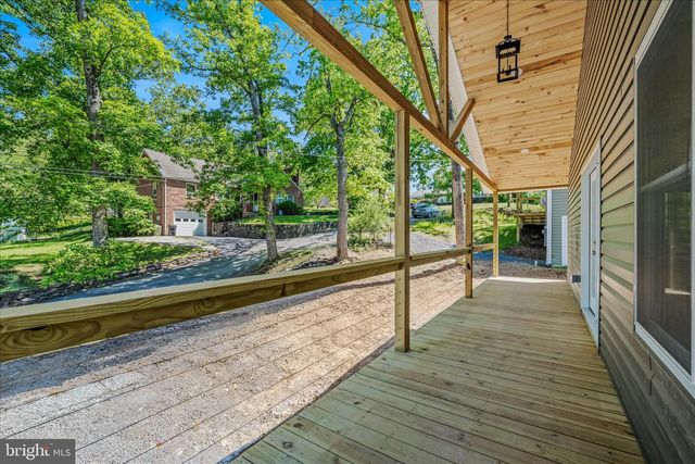 21 HILLTOP STREET, Berkeley Springs, WV 25411