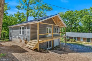 21 HILLTOP STREET, Berkeley Springs, WV 25411