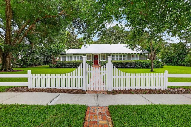1046 N MCDONALD STREET, Mount Dora, FL 32757