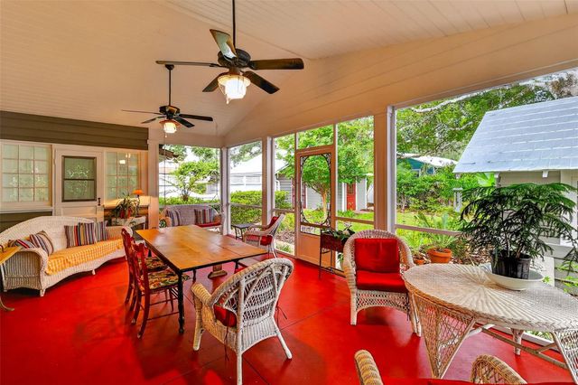 1046 N MCDONALD STREET, Mount Dora, FL 32757