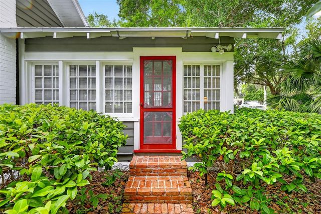 1046 N MCDONALD STREET, Mount Dora, FL 32757