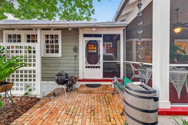 1046 N MCDONALD STREET, Mount Dora, FL 32757