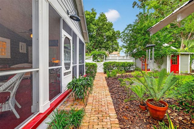 1046 N MCDONALD STREET, Mount Dora, FL 32757