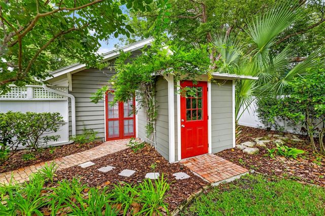 1046 N MCDONALD STREET, Mount Dora, FL 32757