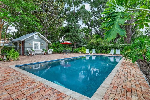 1046 N MCDONALD STREET, Mount Dora, FL 32757