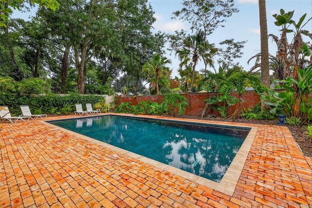 1046 N MCDONALD STREET, Mount Dora, FL 32757