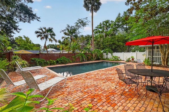 1046 N MCDONALD STREET, Mount Dora, FL 32757