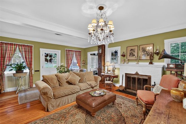 1046 N MCDONALD STREET, Mount Dora, FL 32757
