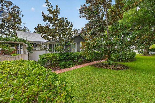1046 N MCDONALD STREET, Mount Dora, FL 32757