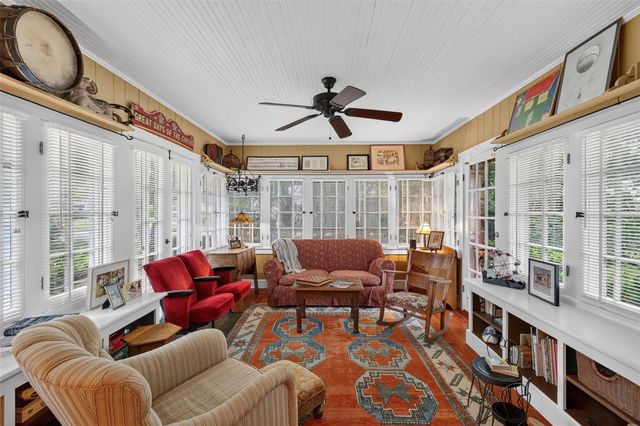 1046 N MCDONALD STREET, Mount Dora, FL 32757