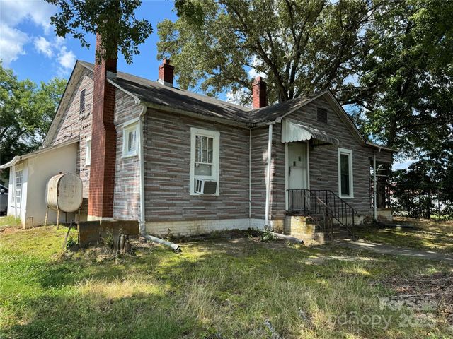3764 2nd Avenue SW, Hickory, NC 28602