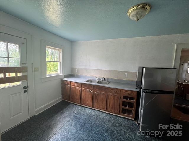 3764 2nd Avenue SW, Hickory, NC 28602