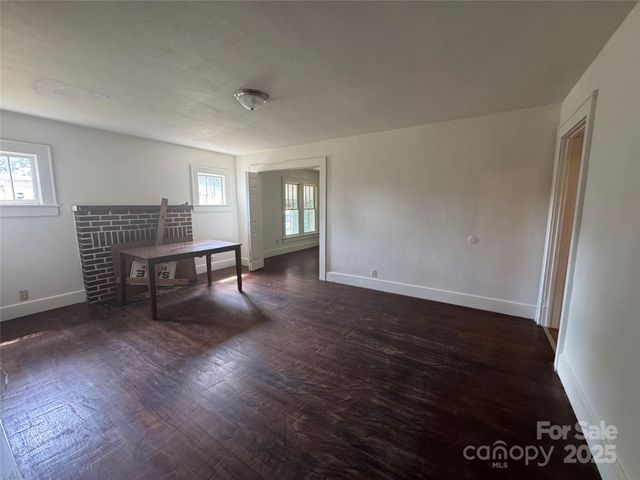 3764 2nd Avenue SW, Hickory, NC 28602