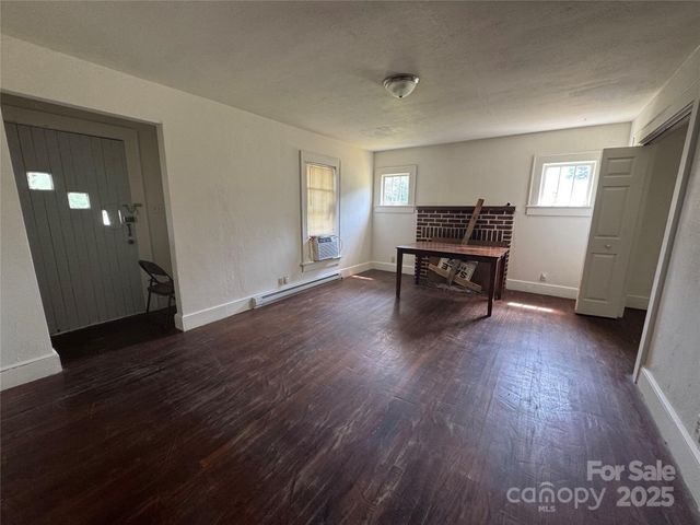 3764 2nd Avenue SW, Hickory, NC 28602
