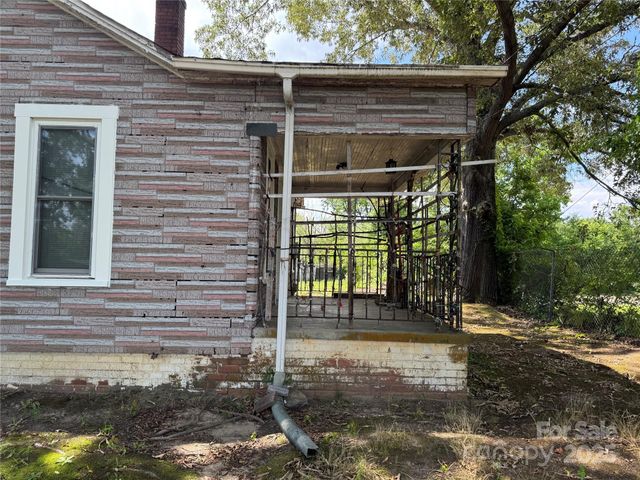 3764 2nd Avenue SW, Hickory, NC 28602