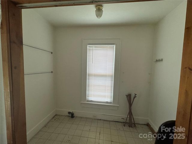 3764 2nd Avenue SW, Hickory, NC 28602