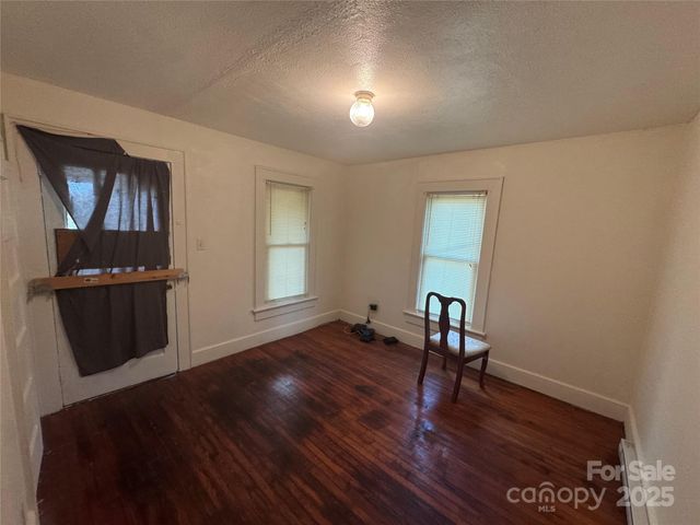 3764 2nd Avenue SW, Hickory, NC 28602