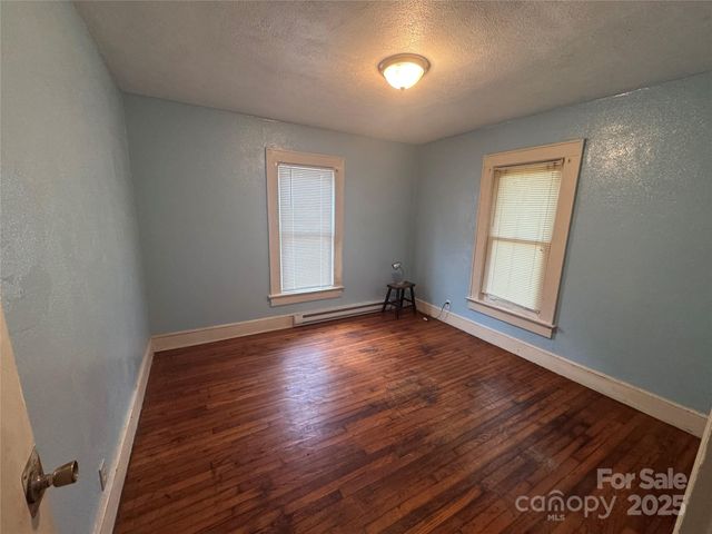 3764 2nd Avenue SW, Hickory, NC 28602