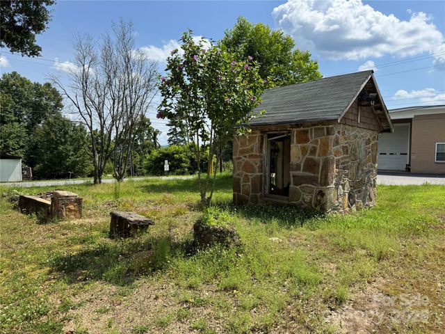3764 2nd Avenue SW, Hickory, NC 28602