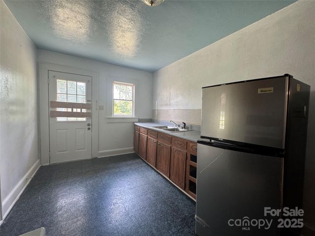 3764 2nd Avenue SW, Hickory, NC 28602
