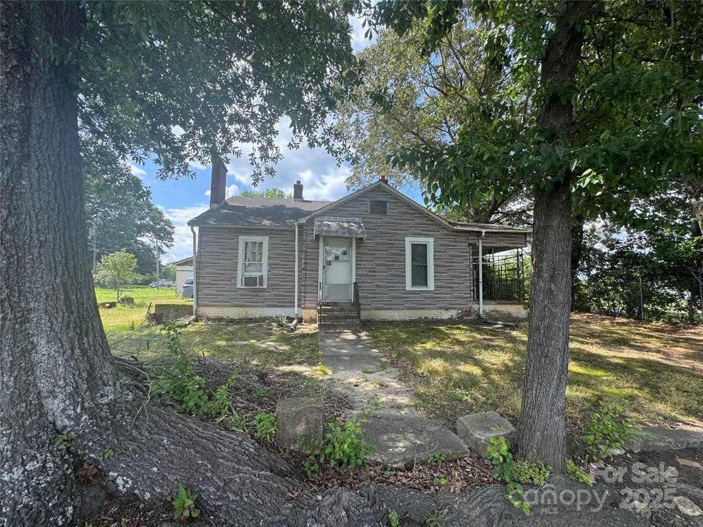 3764 2nd Avenue SW, Hickory, NC 28602