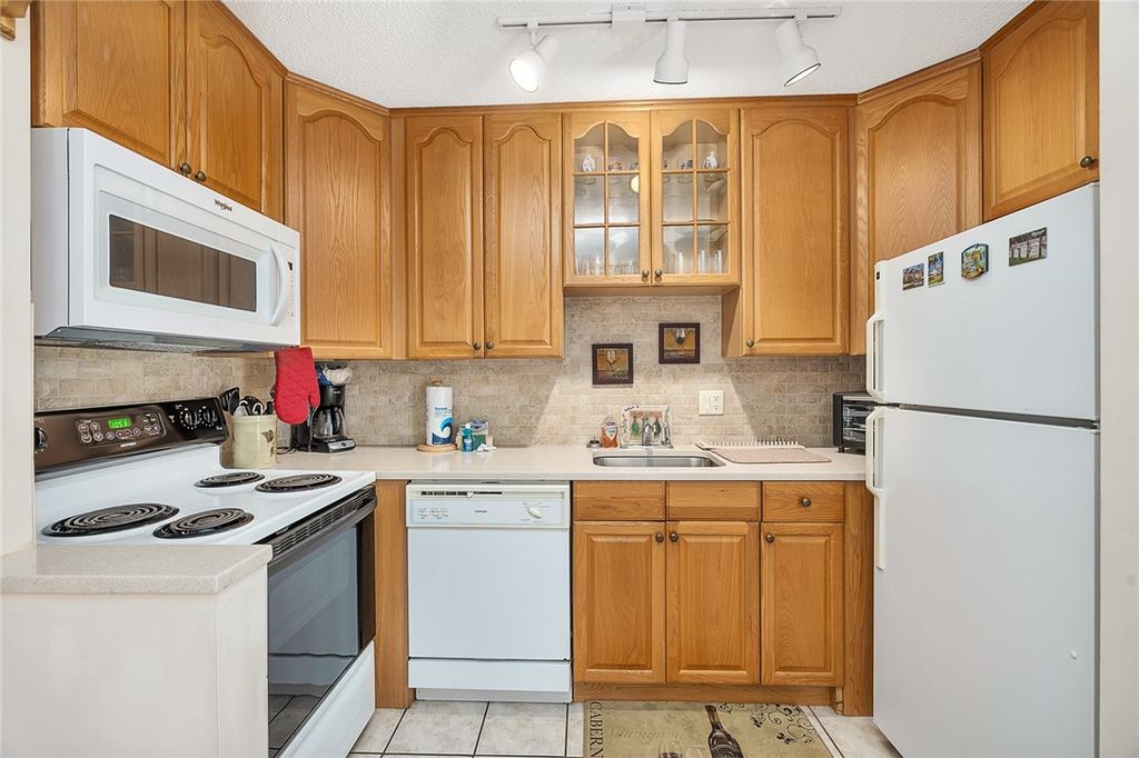 1500 Demere Road F6, St Simons Island, GA 31522