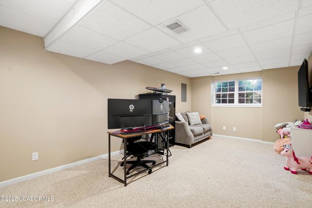 734 JAY OR DRIVE, Jefferson City, MO 65109