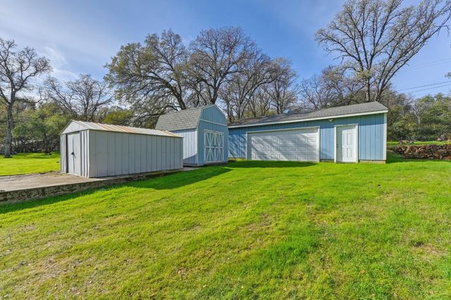 1811 Little Creek Rd, Auburn, CA 95602
