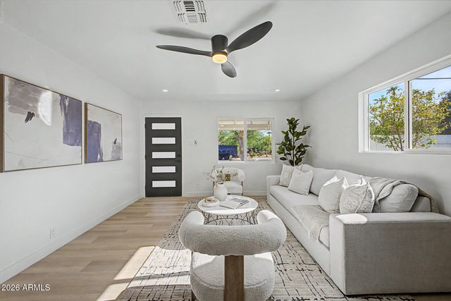2238 W CATALINA Drive, Phoenix, AZ 85015