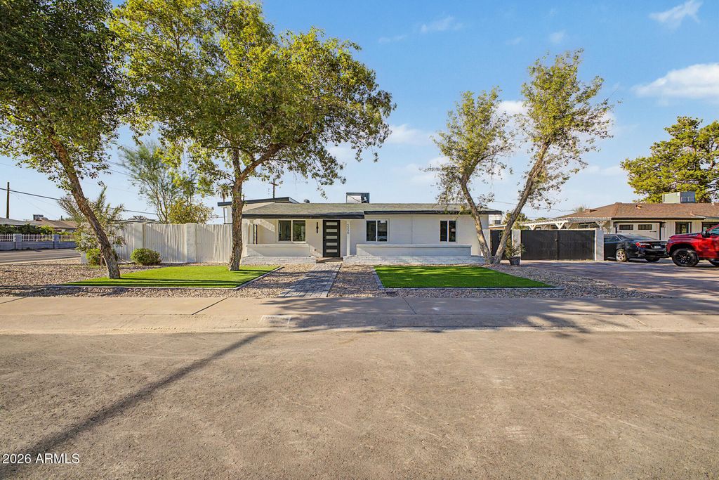 2238 W CATALINA Drive, Phoenix, AZ 85015