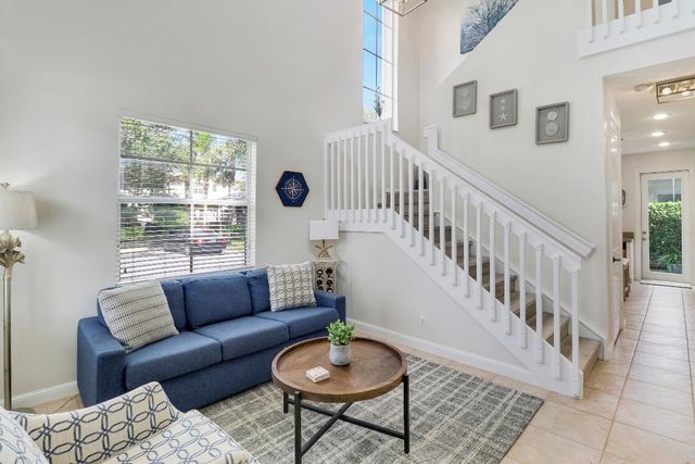 552 Tomahawk Court, Palm Beach Gardens, FL 33410