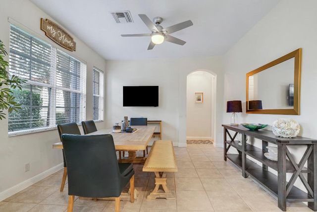 552 Tomahawk Court, Palm Beach Gardens, FL 33410