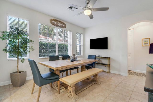 552 Tomahawk Court, Palm Beach Gardens, FL 33410