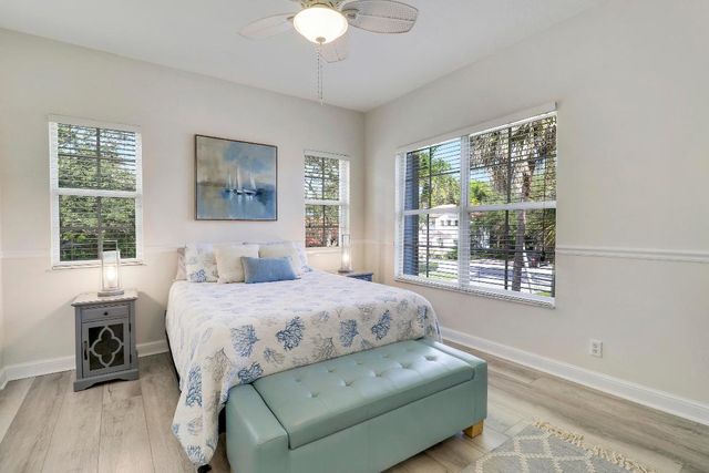 552 Tomahawk Court, Palm Beach Gardens, FL 33410