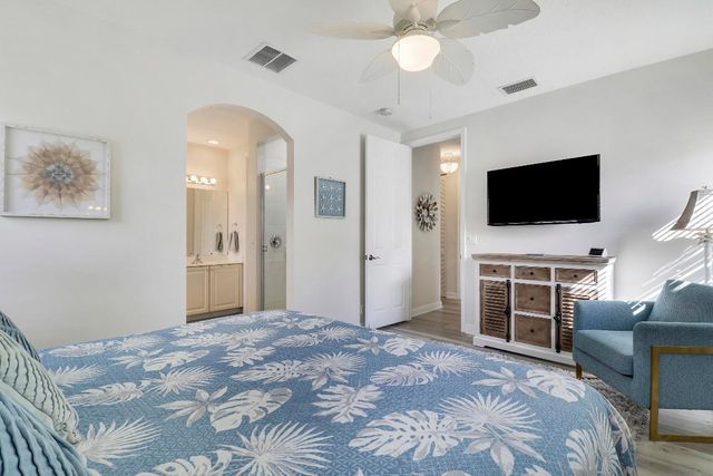 552 Tomahawk Court, Palm Beach Gardens, FL 33410