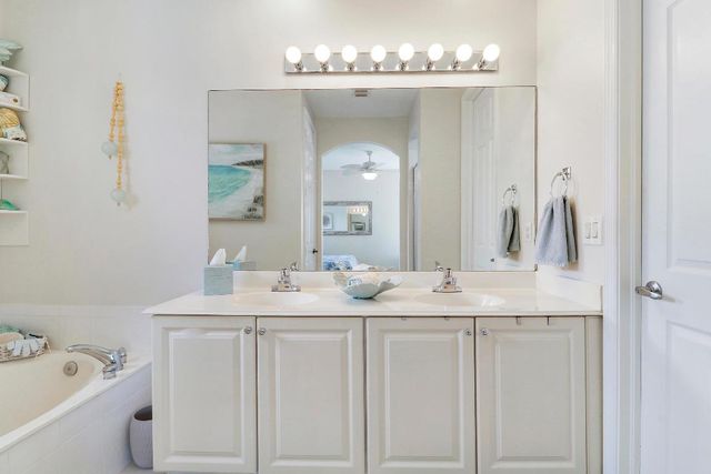 552 Tomahawk Court, Palm Beach Gardens, FL 33410