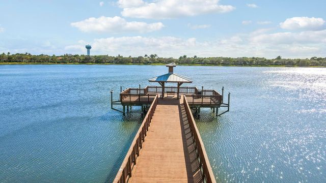 552 Tomahawk Court, Palm Beach Gardens, FL 33410
